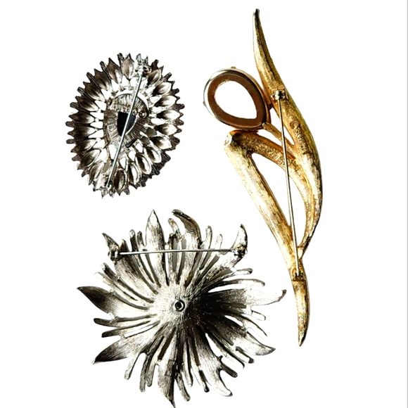 3 Vintage Brooches 2 are Sarah Coventry 1 is JJ - Picture 2 of 6